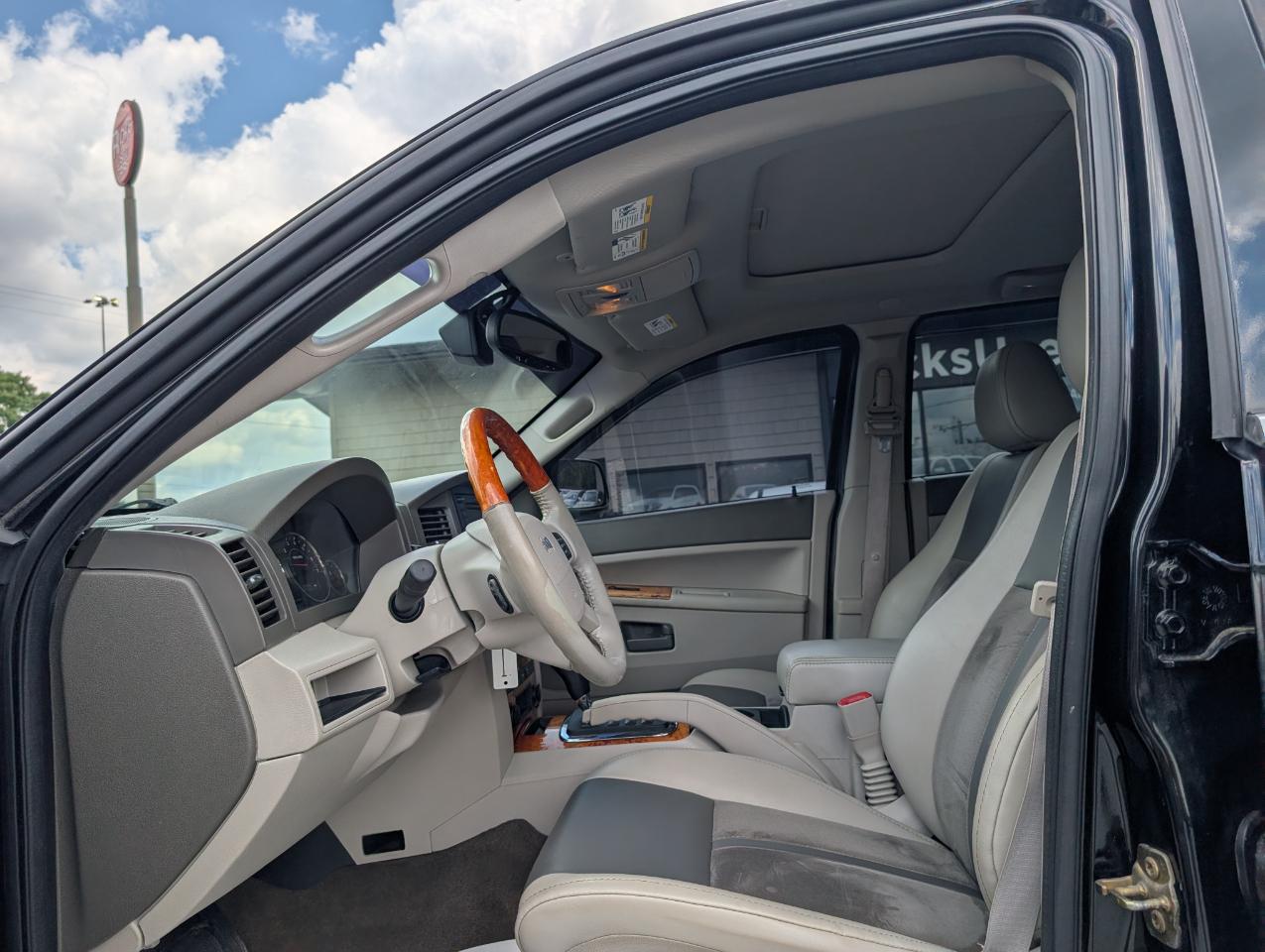 Jeep Grand Cherokee Overland 4WD 2006