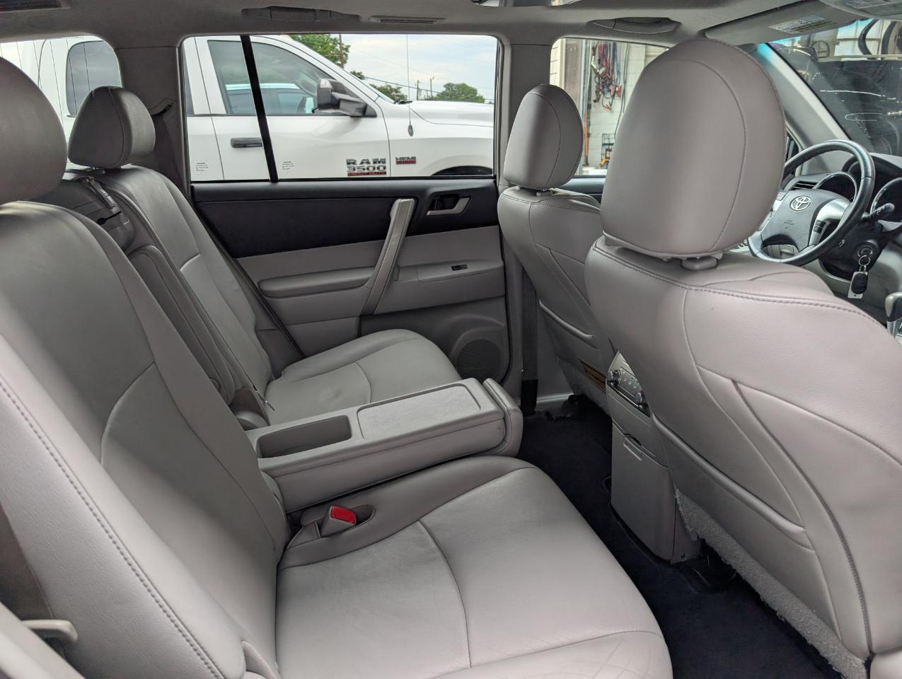 Toyota Highlander  2012