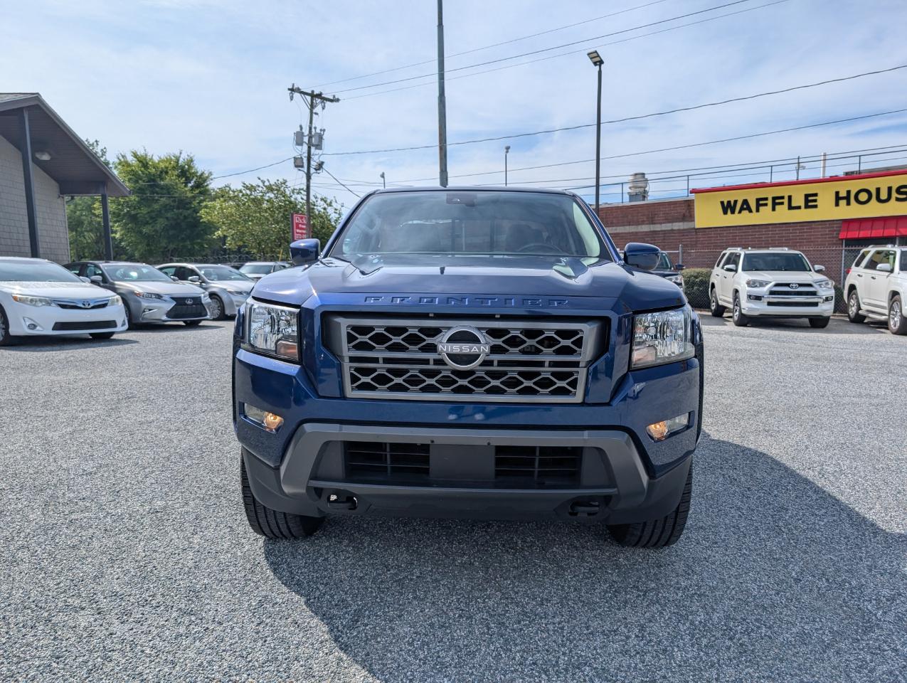 Nissan Frontier SV Crew Cab 4WD 2022