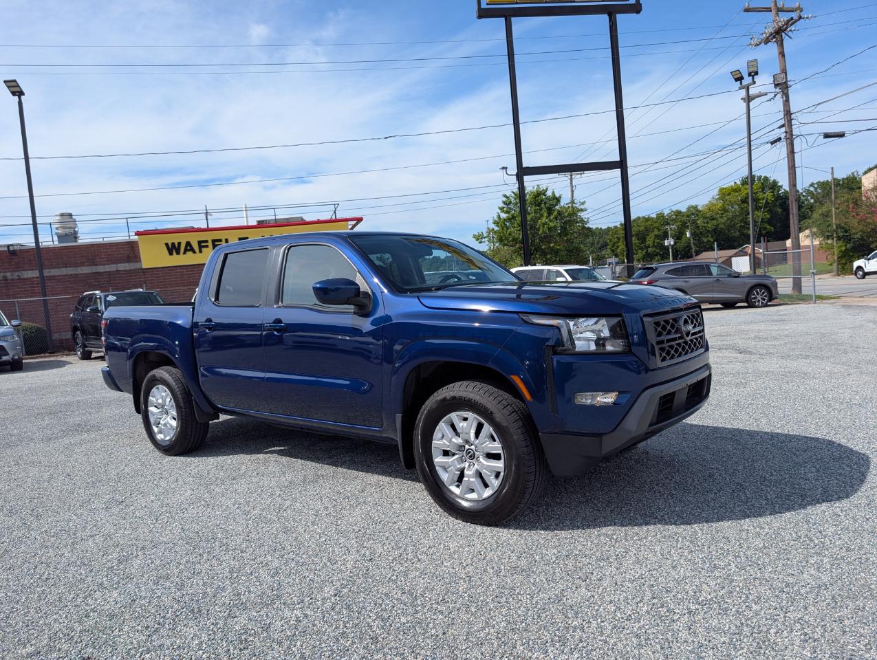 Nissan Frontier SV Crew Cab 4WD 2022