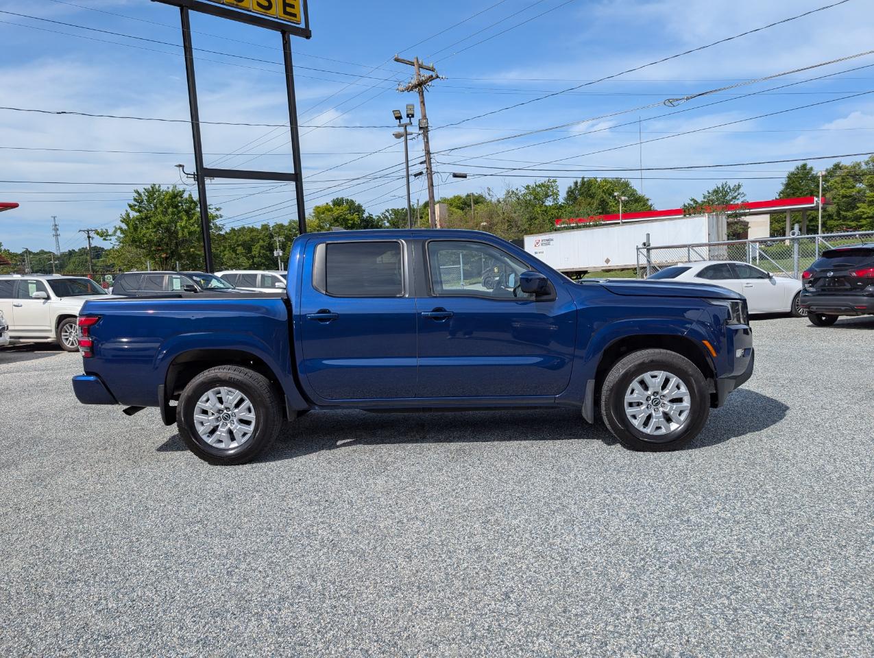 Nissan Frontier SV Crew Cab 4WD 2022