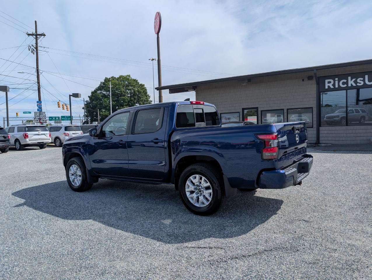 Nissan Frontier SV Crew Cab 4WD 2022