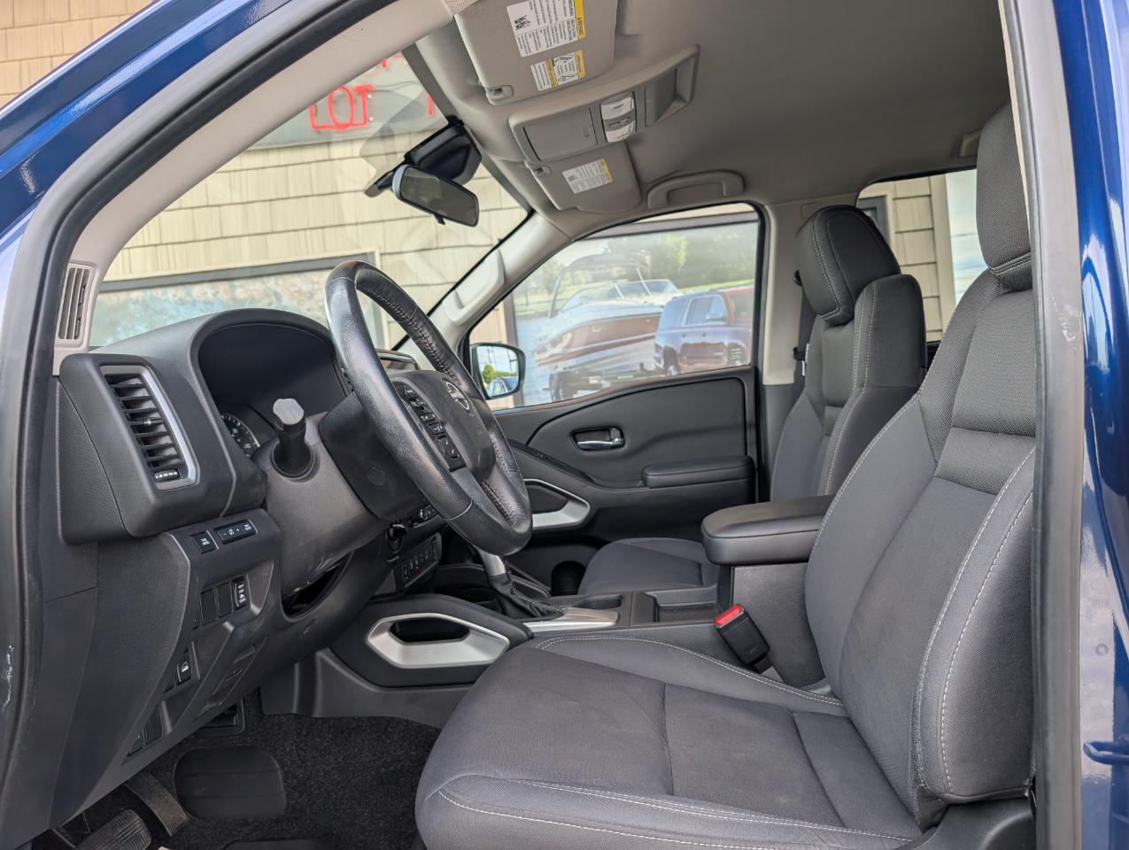 Nissan Frontier SV Crew Cab 4WD 2022