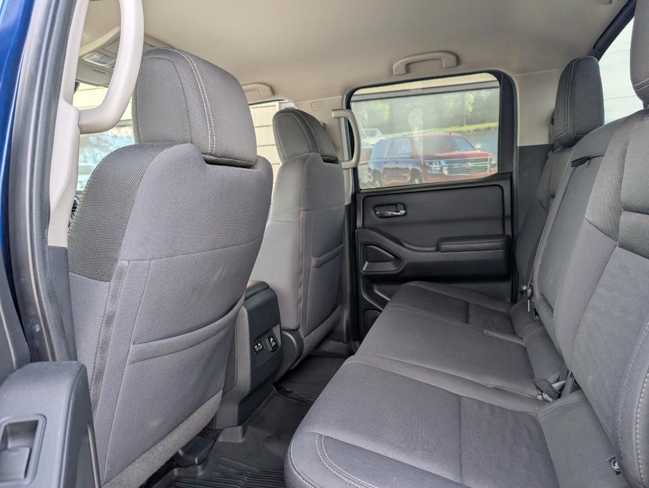Nissan Frontier SV Crew Cab 4WD 2022