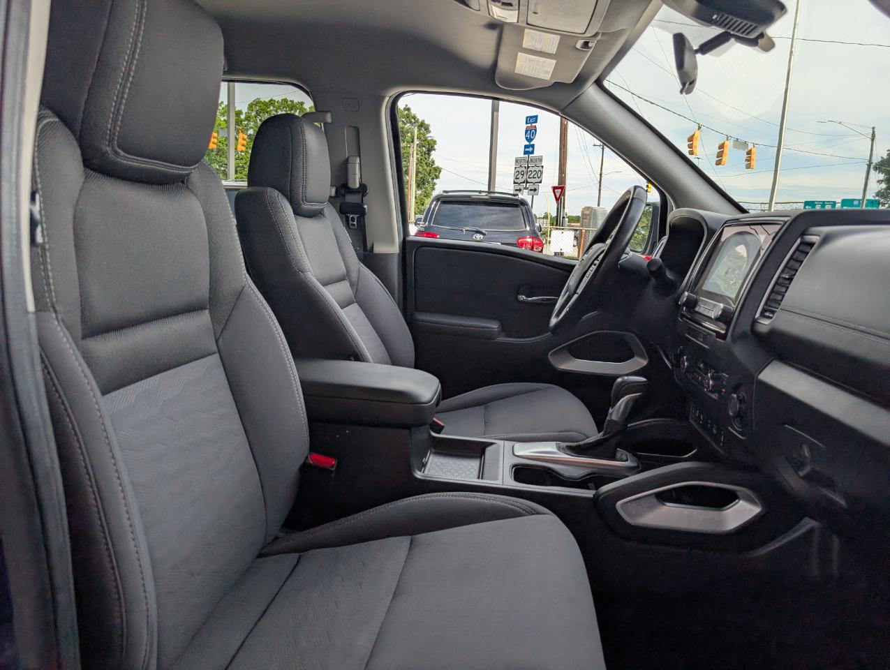 Nissan Frontier SV Crew Cab 4WD 2022
