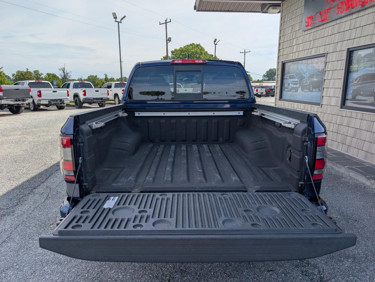 Nissan Frontier SV Crew Cab 4WD 2022