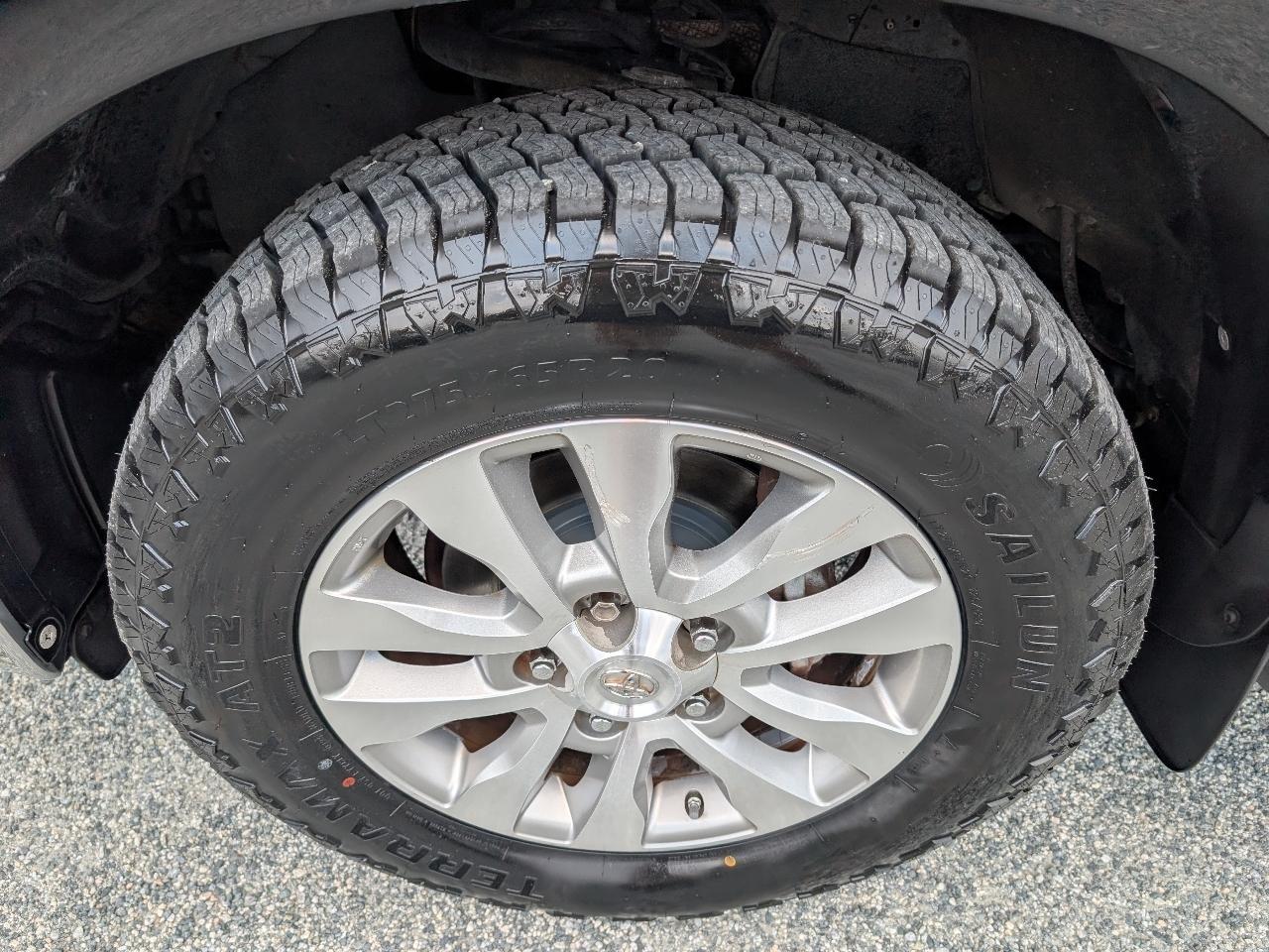Toyota Tundra Limited CrewMax 4WD 2012
