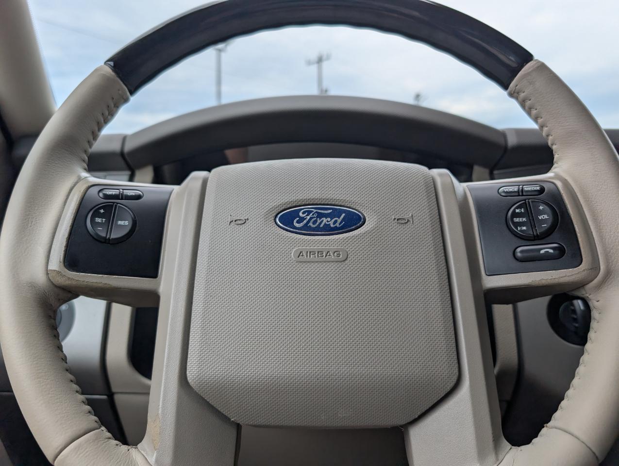 Ford Expedition EL  2012