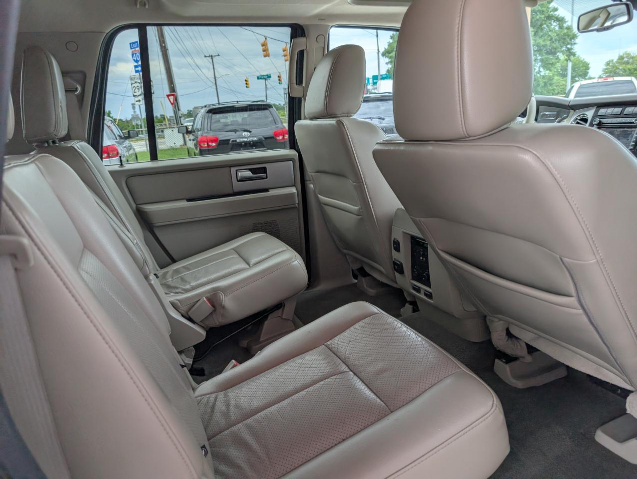 Ford Expedition EL  2012