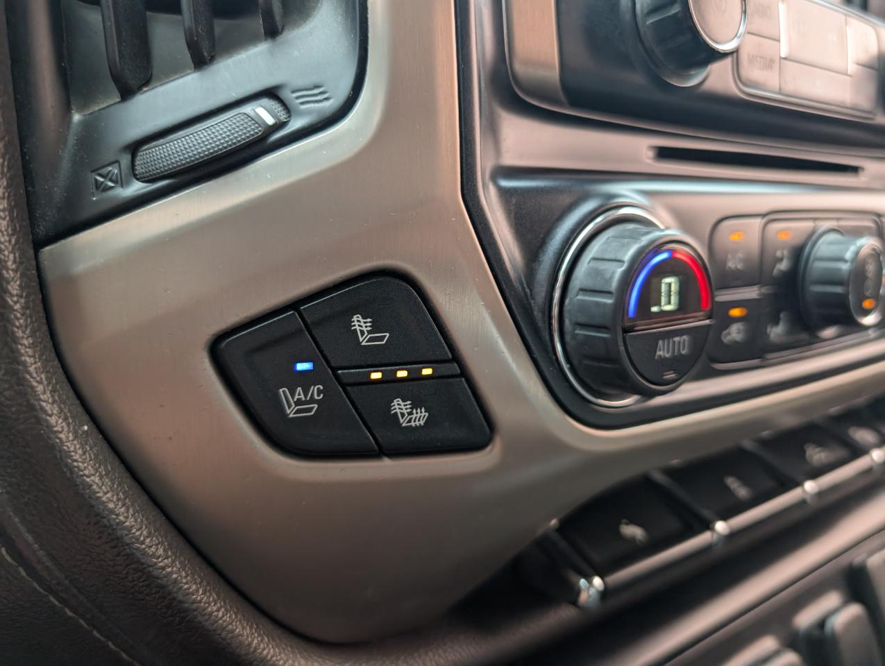 GMC Sierra 2500HD Denali Crew Cab 4WD 2015