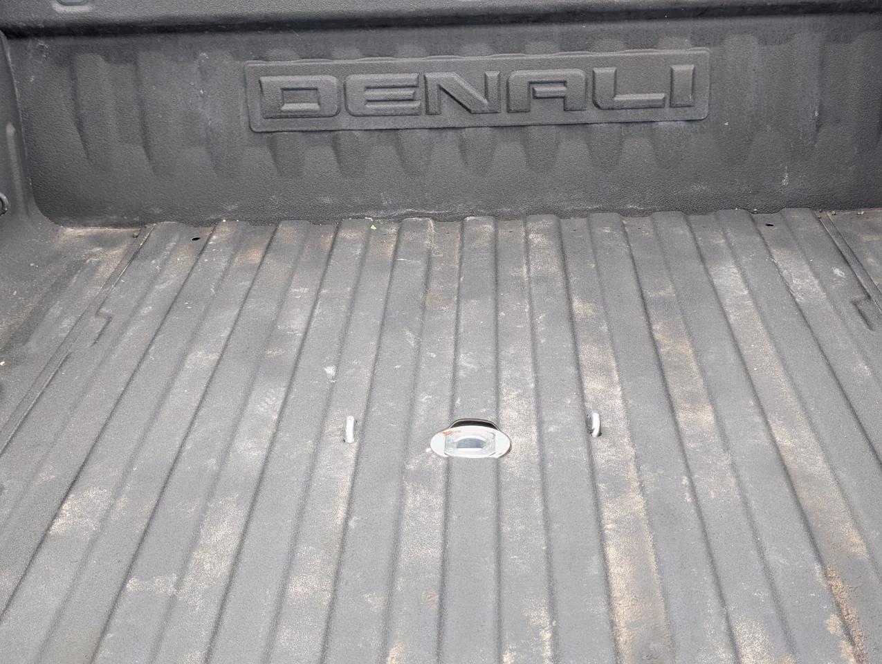 GMC Sierra 2500HD Denali Crew Cab 4WD 2015