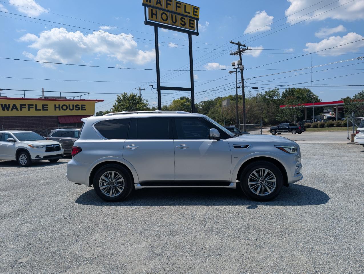 Infiniti QX80 LUXE 2019