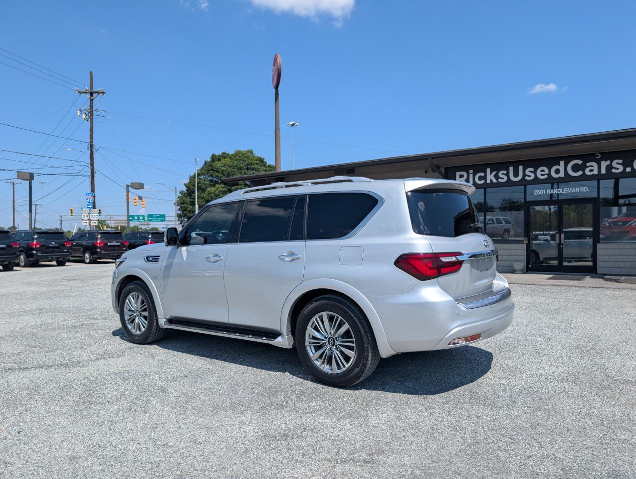 Infiniti QX80 LUXE 2019