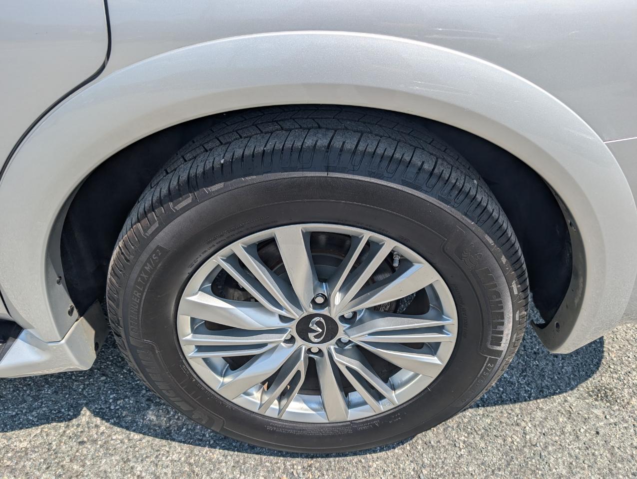 Infiniti QX80 LUXE 2019