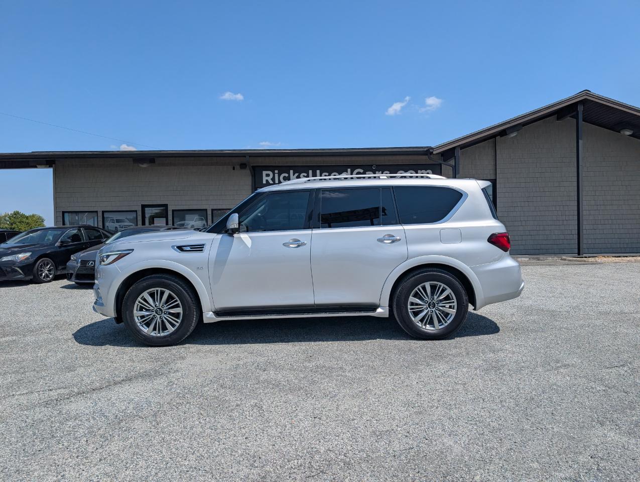 Infiniti QX80 LUXE 2019