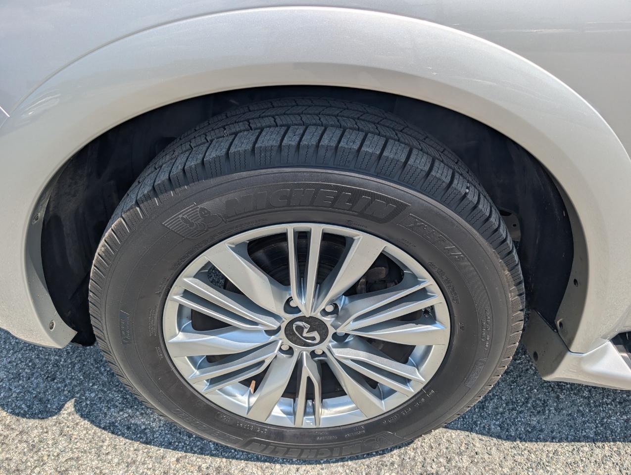 Infiniti QX80 LUXE 2019