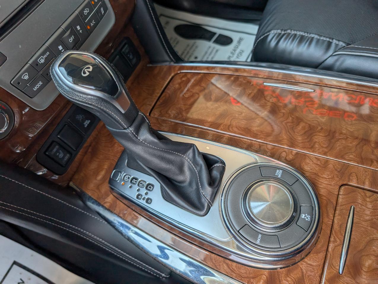 Infiniti QX80 LUXE 2019