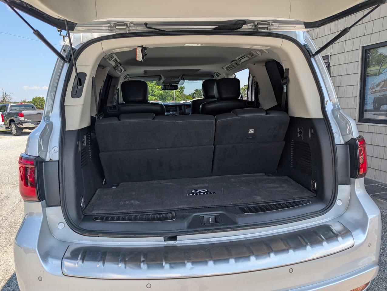 Infiniti QX80 LUXE 2019