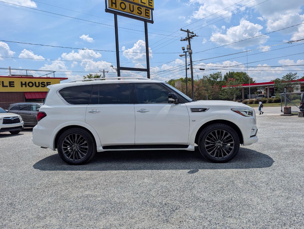 Infiniti QX80 LUXE 2020