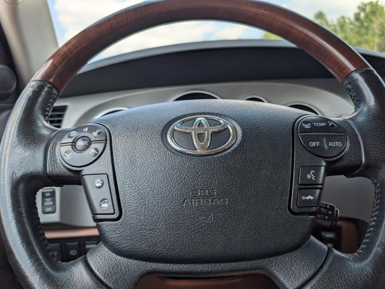 Toyota Sequoia Platinum 2013