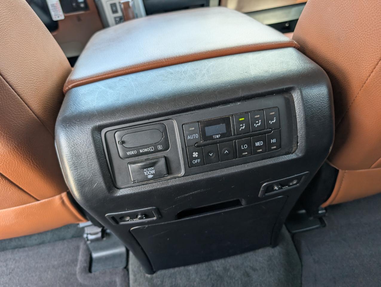 Toyota Sequoia Platinum 2013
