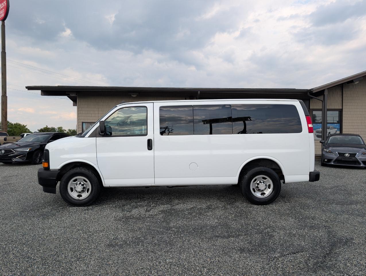 Chevrolet Express Passenger  2017