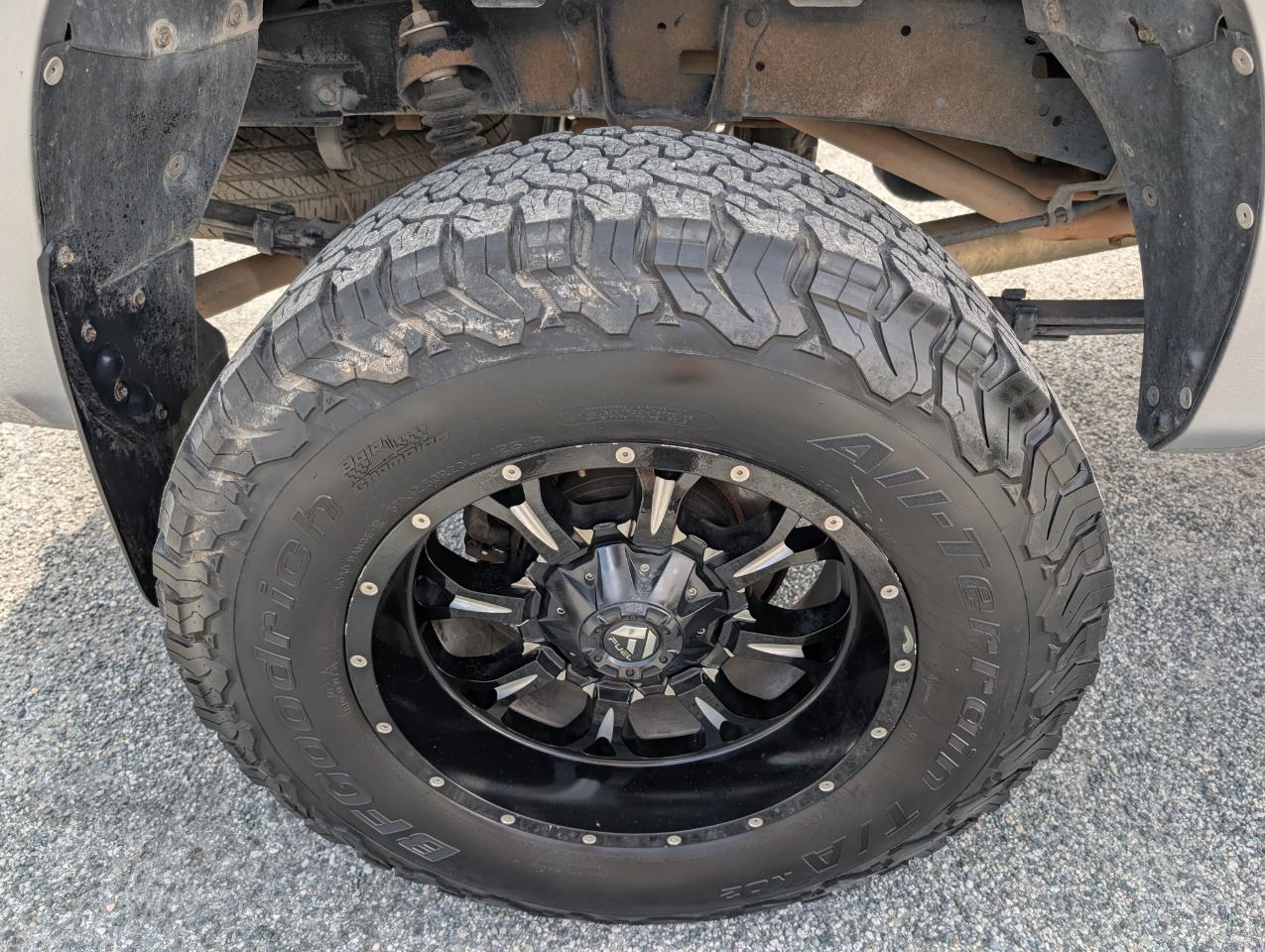Toyota Tundra Limited CrewMax 4WD 2011