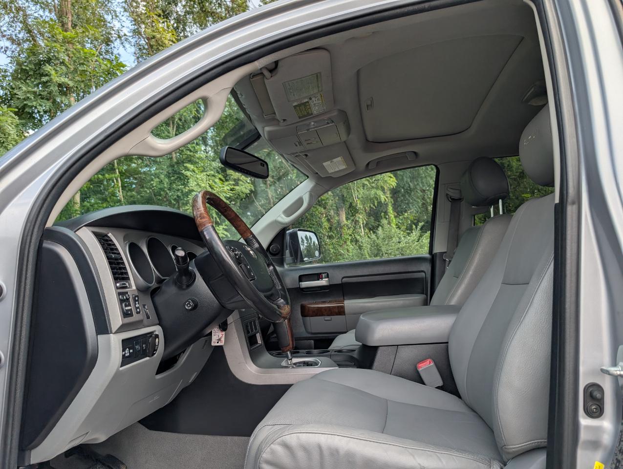 Toyota Tundra Limited CrewMax 4WD 2011