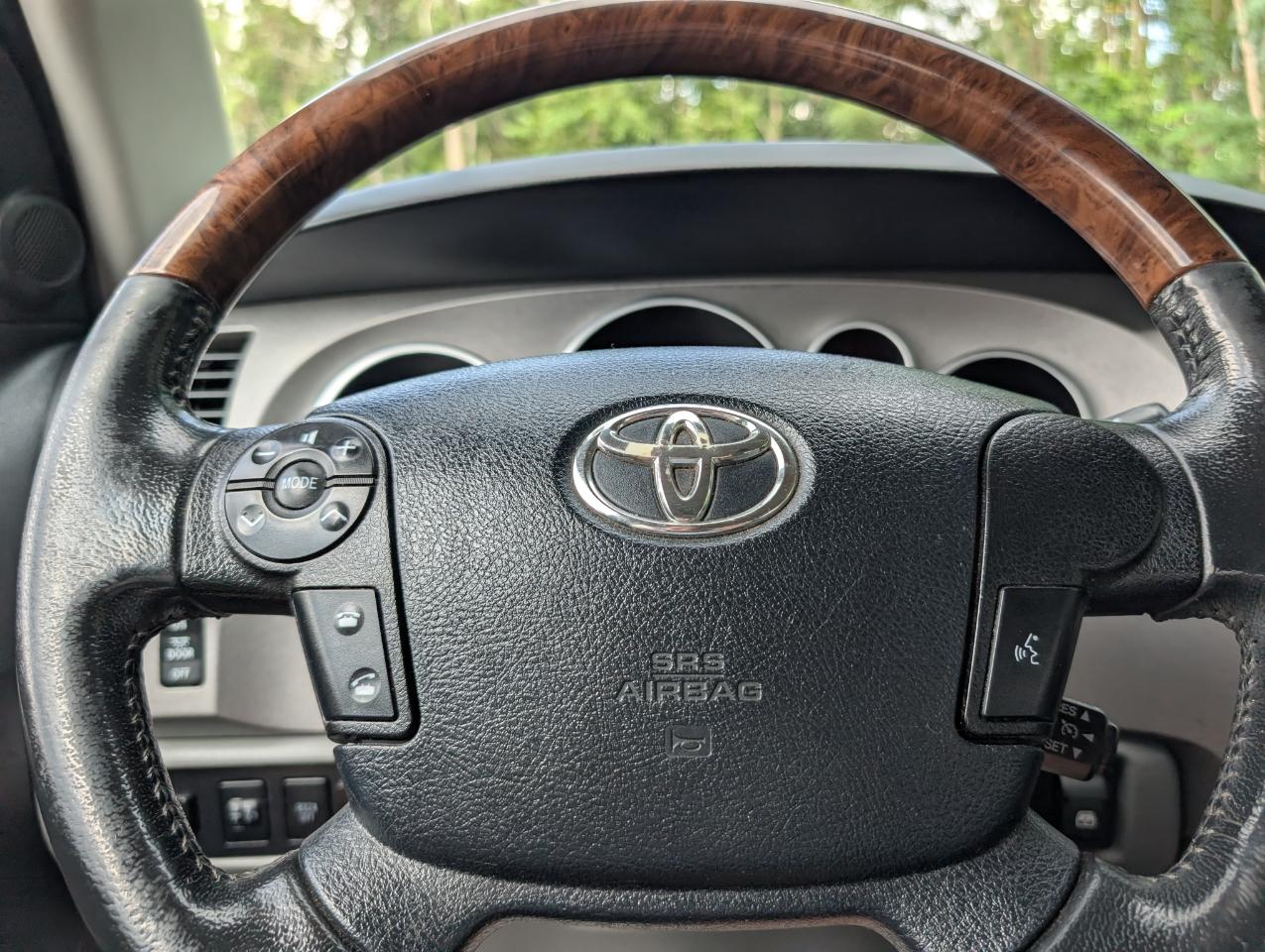 Toyota Tundra Limited CrewMax 4WD 2011