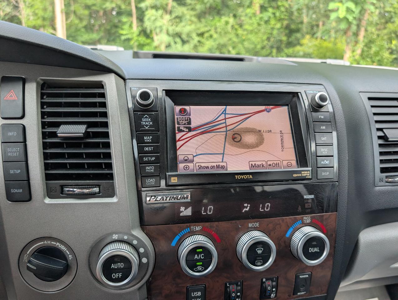 Toyota Tundra Limited CrewMax 4WD 2011