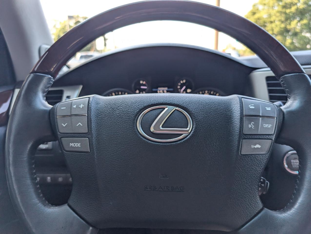 Lexus LX 570  2013