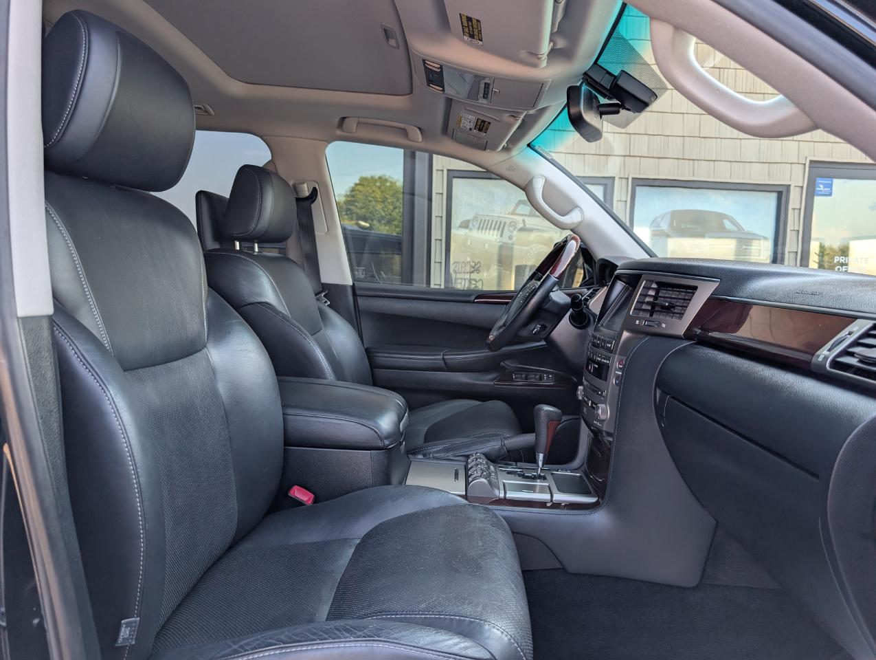 Lexus LX 570  2013