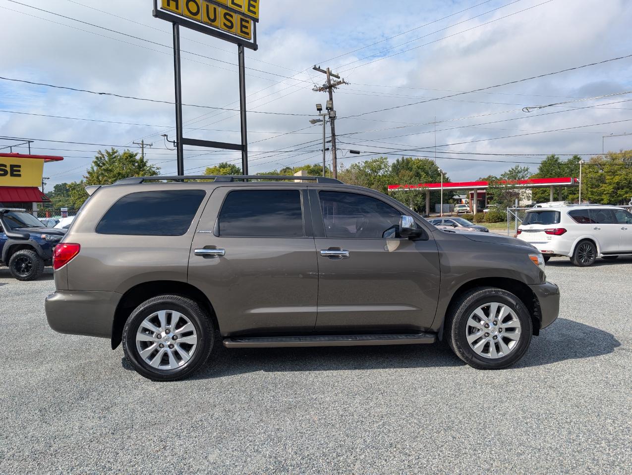 Toyota Sequoia Limited 4WD 2013