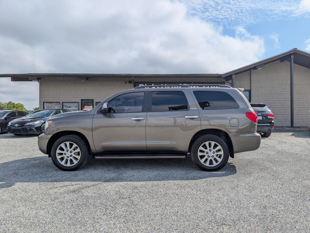 Toyota Sequoia Limited 4WD 2013