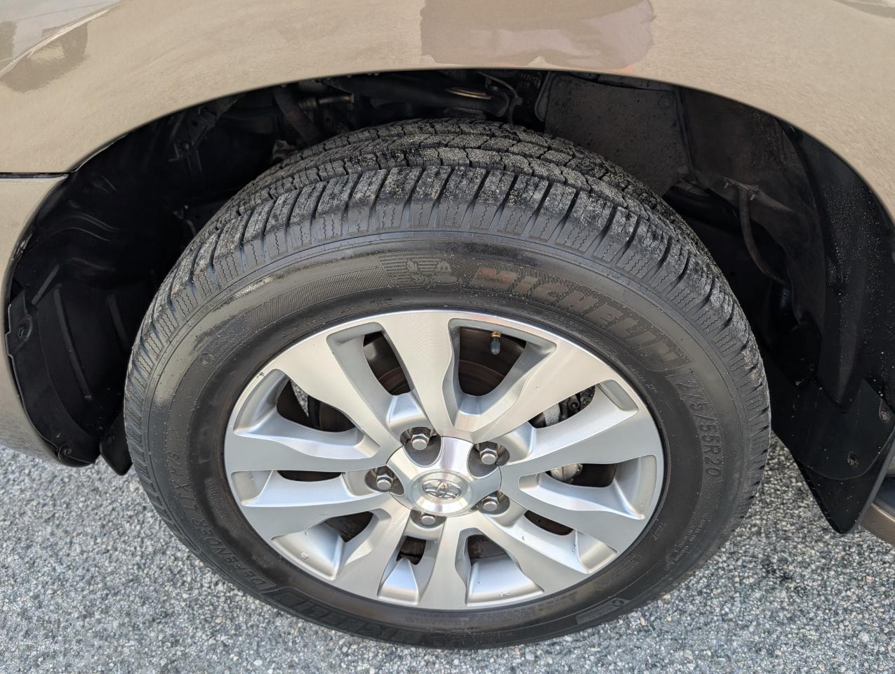 Toyota Sequoia Limited 4WD 2013