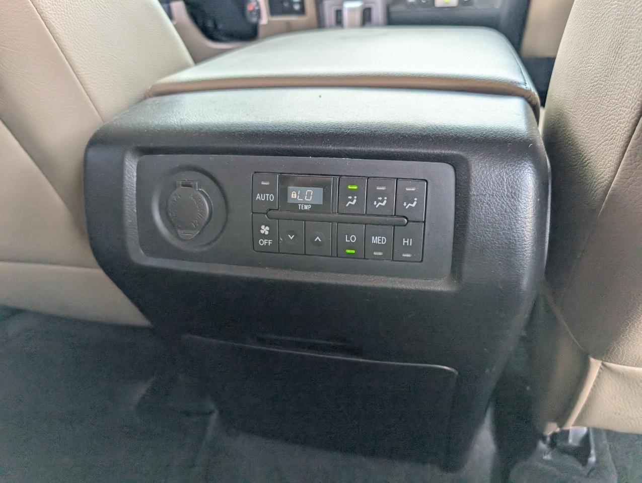 Toyota Sequoia Limited 4WD 2013