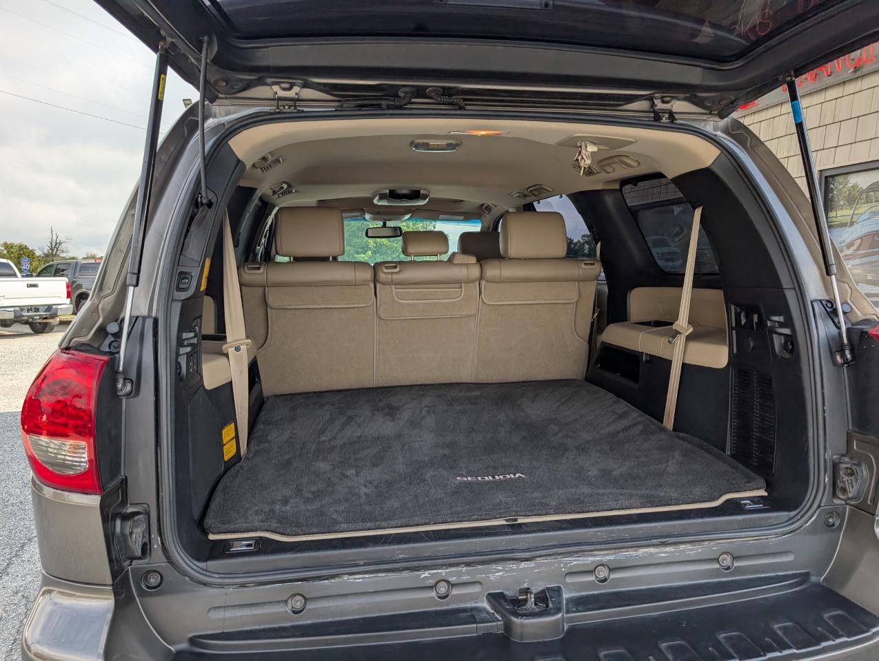 Toyota Sequoia Limited 4WD 2013