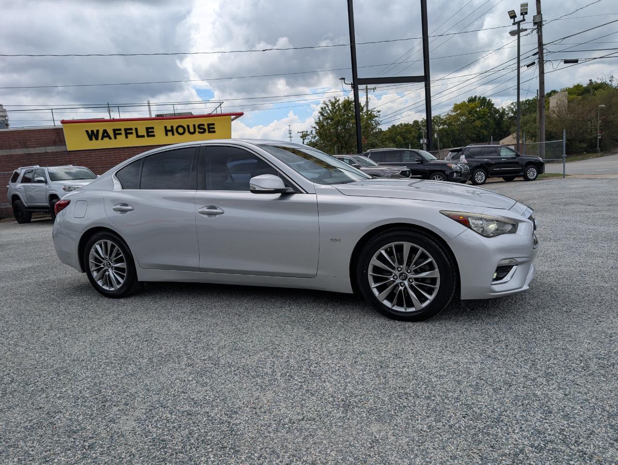Infiniti Q50 3.0t LUXE 2018