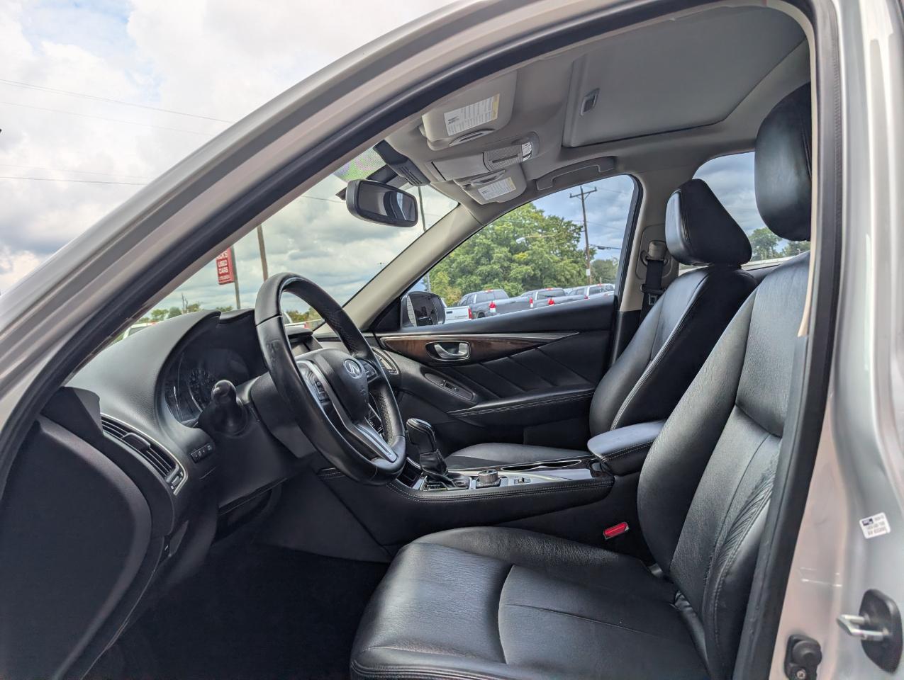 Infiniti Q50 3.0t LUXE 2018
