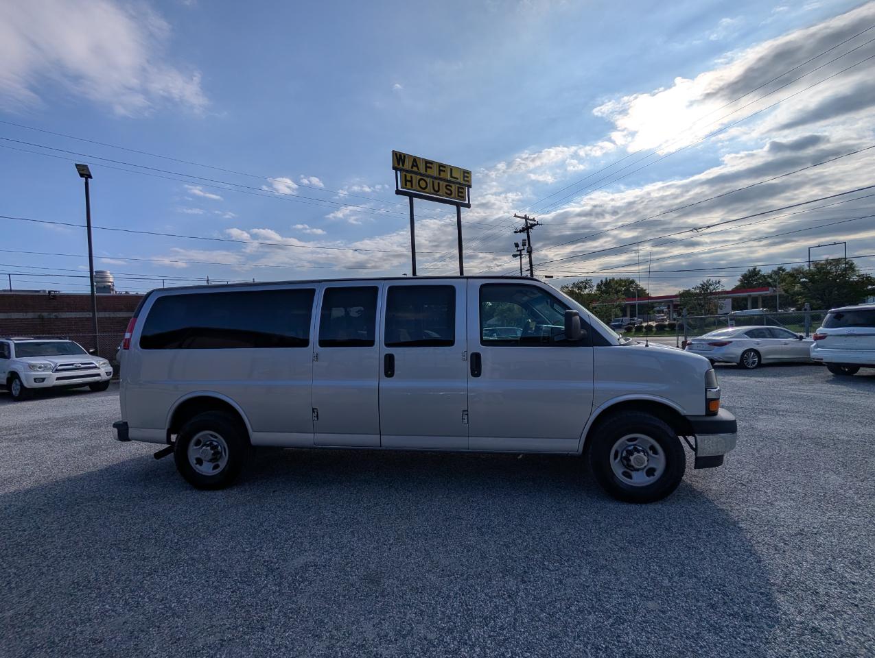 Chevrolet Express Passenger  2017