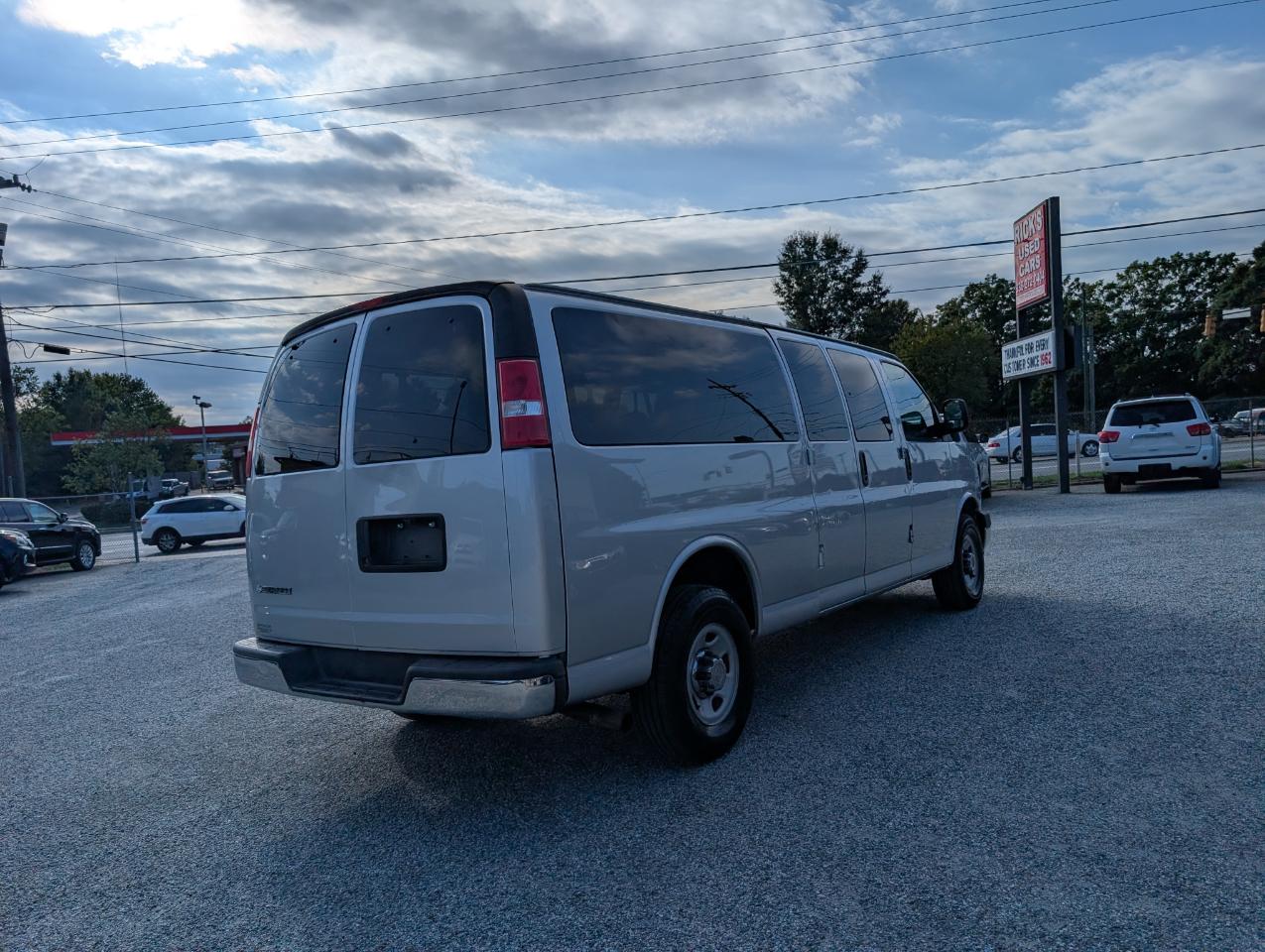 Chevrolet Express Passenger  2017
