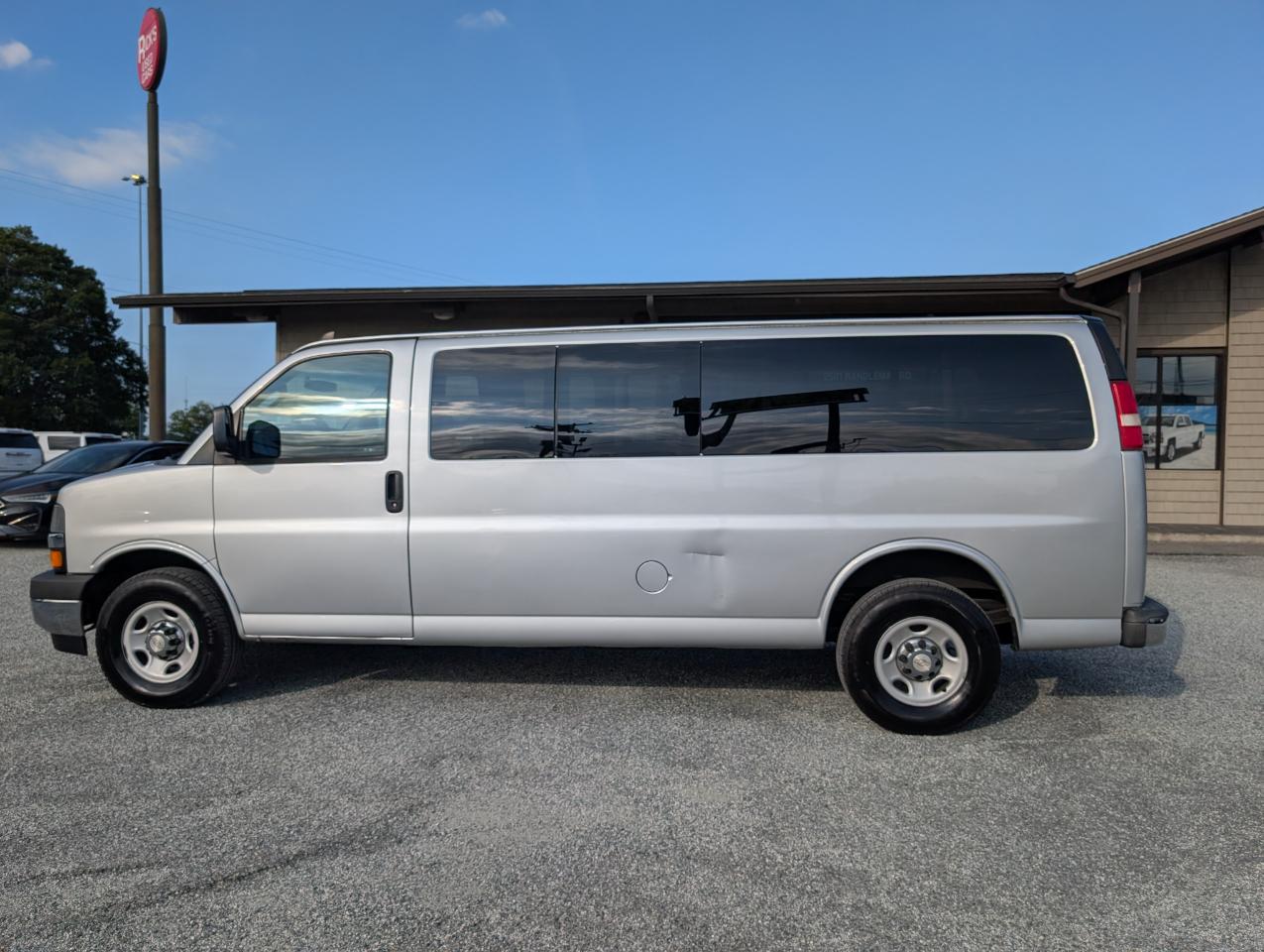 Chevrolet Express Passenger  2017