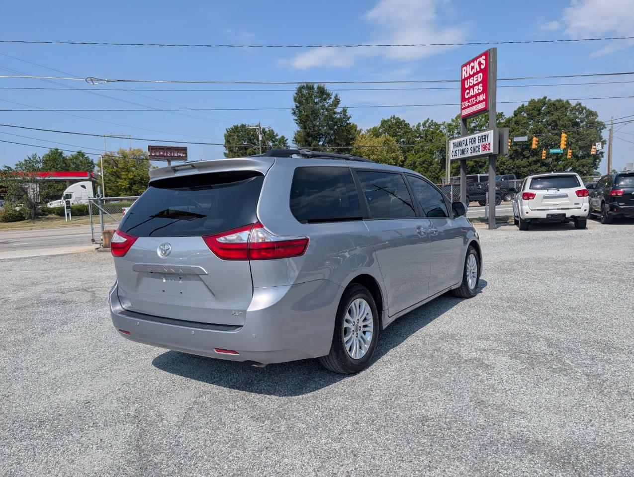 Toyota Sienna  2017