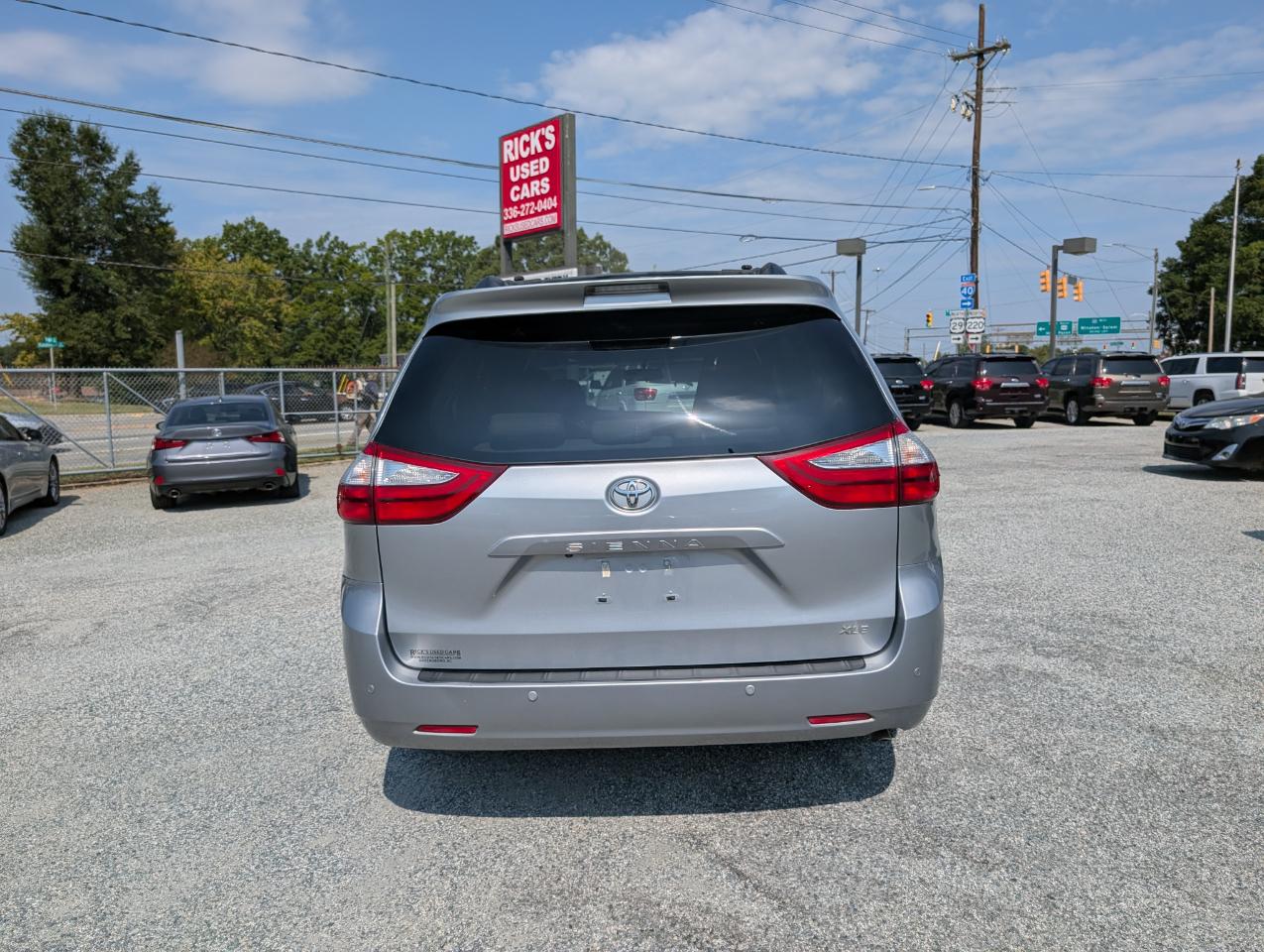 Toyota Sienna  2017