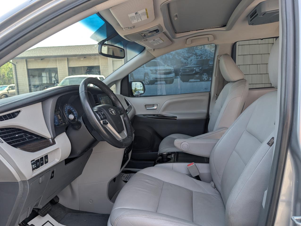 Toyota Sienna  2017