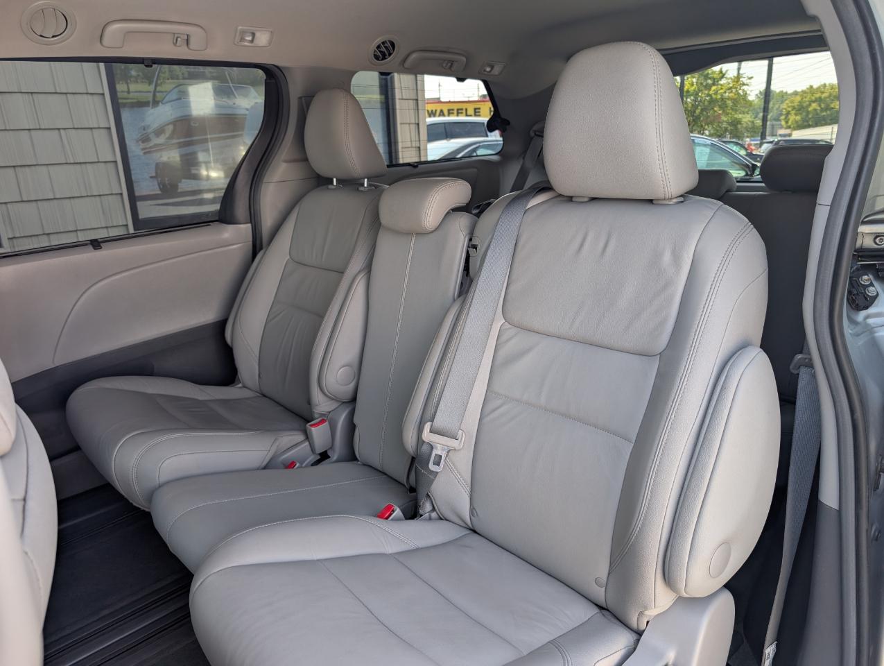 Toyota Sienna  2017
