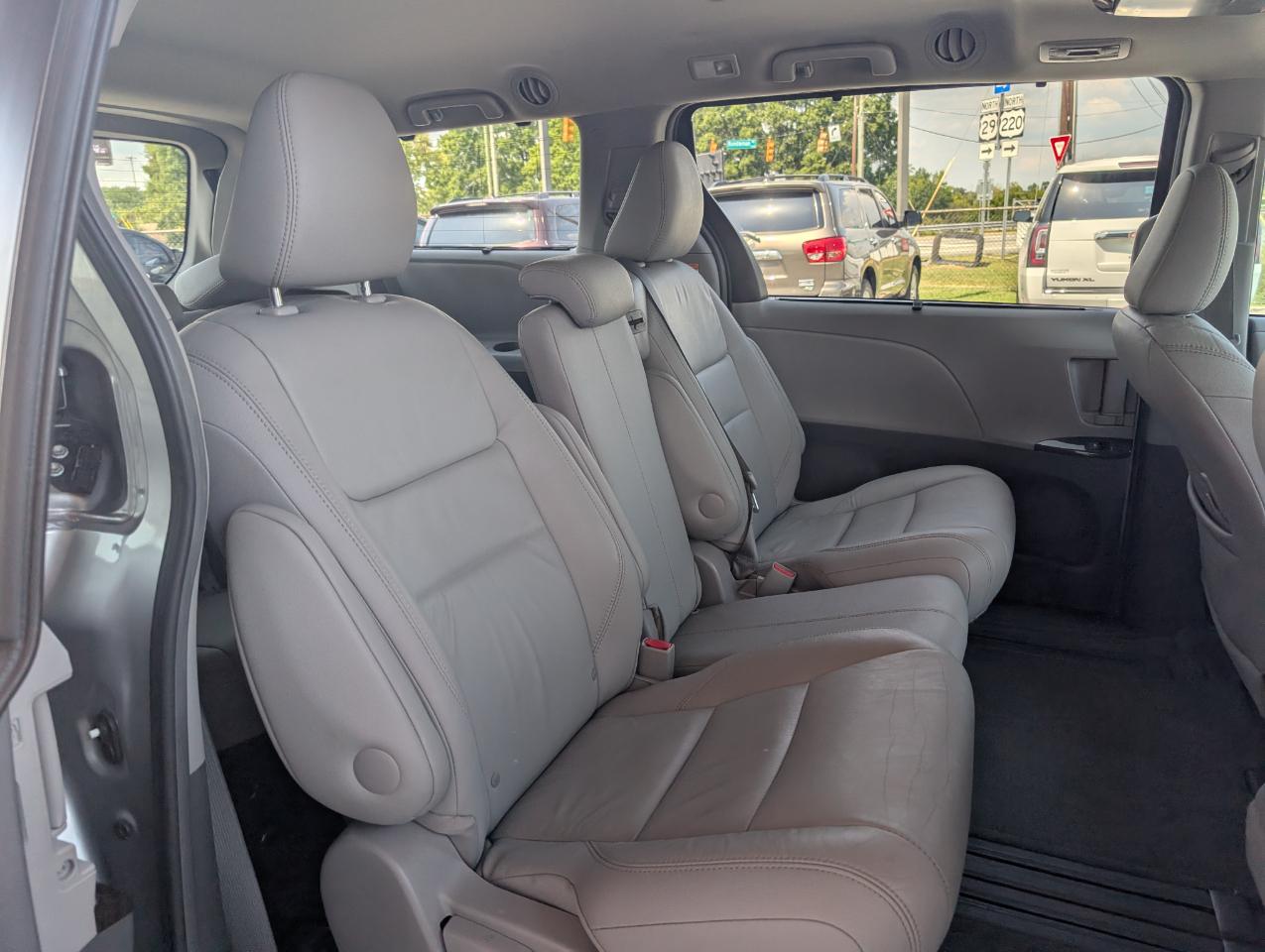 Toyota Sienna  2017