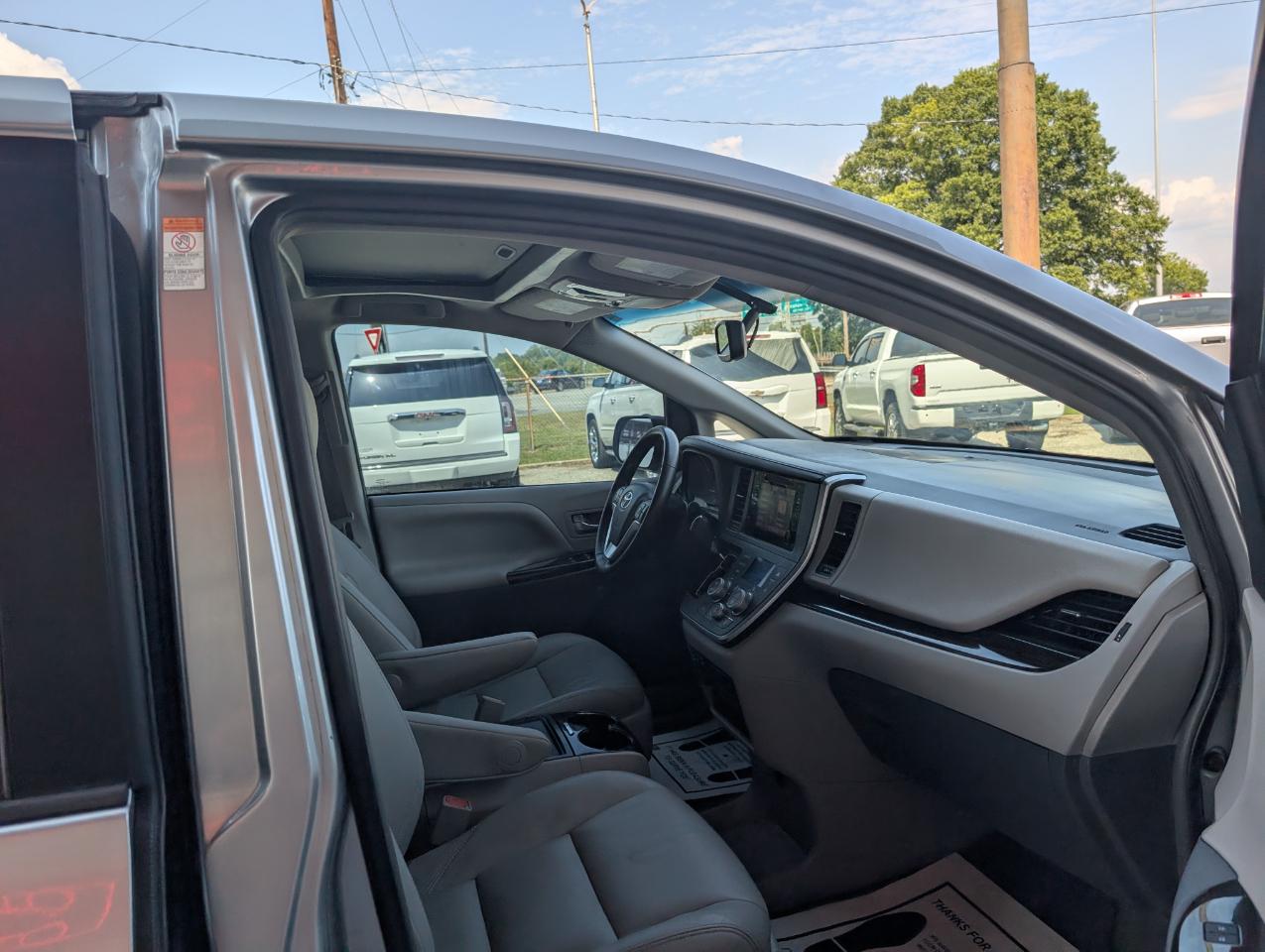 Toyota Sienna  2017