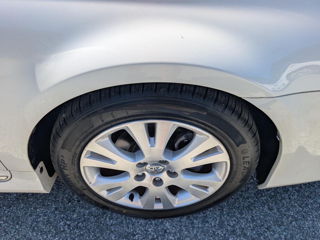 Toyota Avalon Base 2011