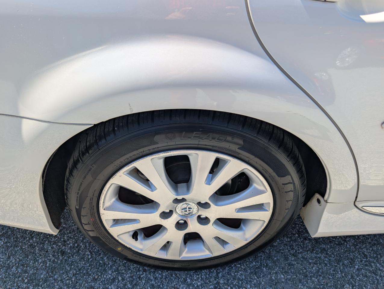 Toyota Avalon Base 2011